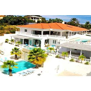 Four-Bedroom Villa Private Pool